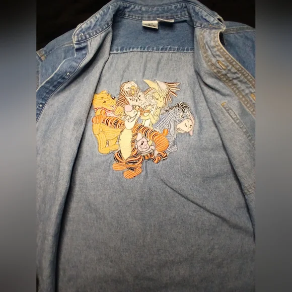 Disney Store Denim Button Up Shirt M Winnie The Pooh Tigger Eor Owl Piglet - Picture 8 of 12